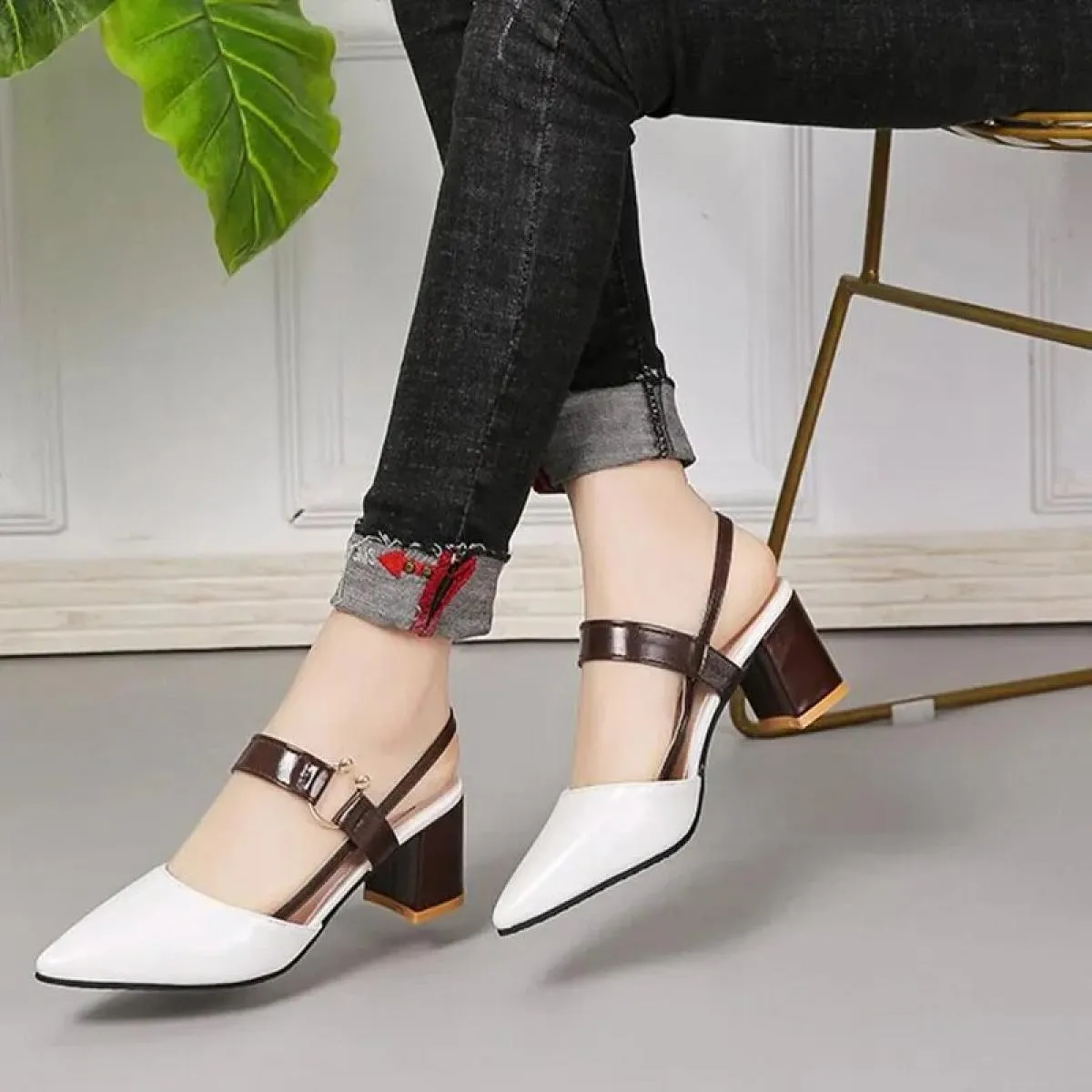 Sandali estivi da donna a punta grosso tacco alto scarpe casual cinturino con fibbia bianco
