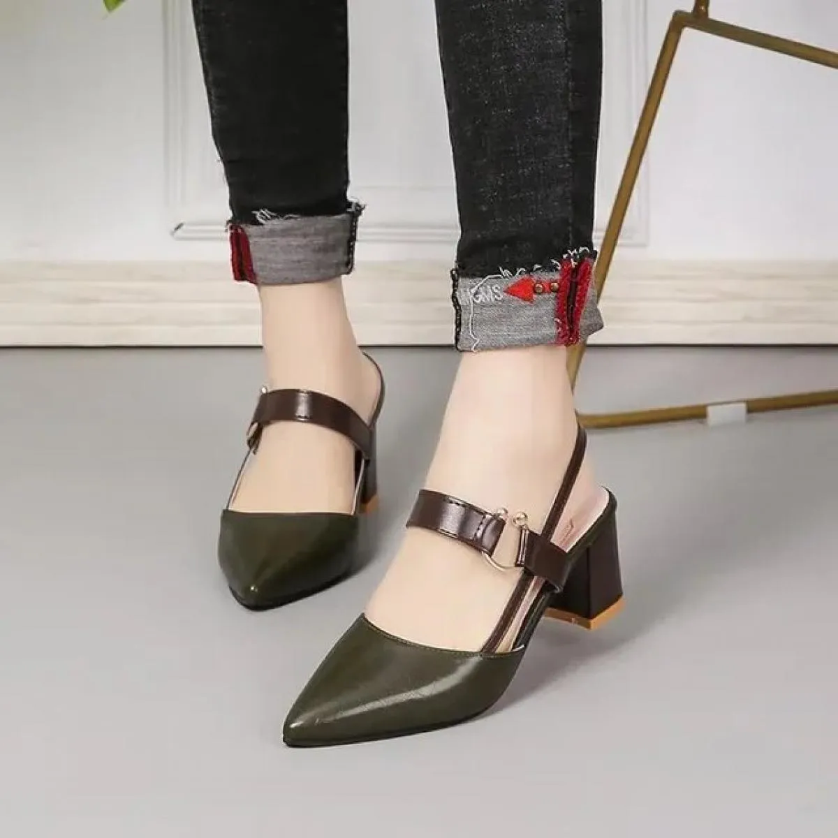 Sandali estivi da donna a punta grosso tacco alto scarpe casual cinturino con fibbia bianco