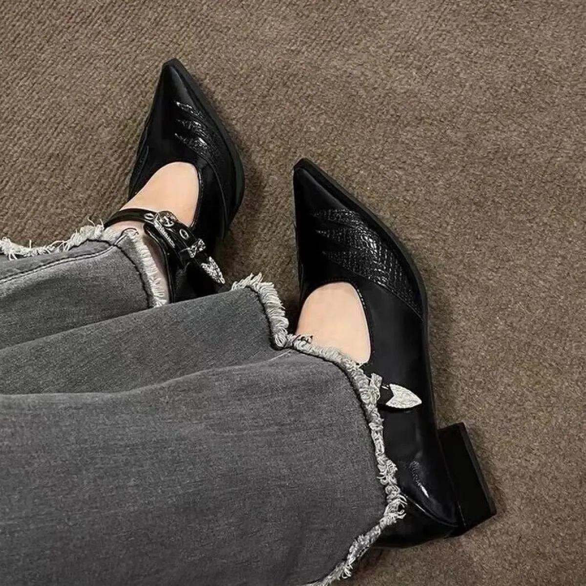 Scarpe a punta Scarpe moda tacco basso basso Scarpe da donna Scarpe casual da donna con cinturino alla caviglia
