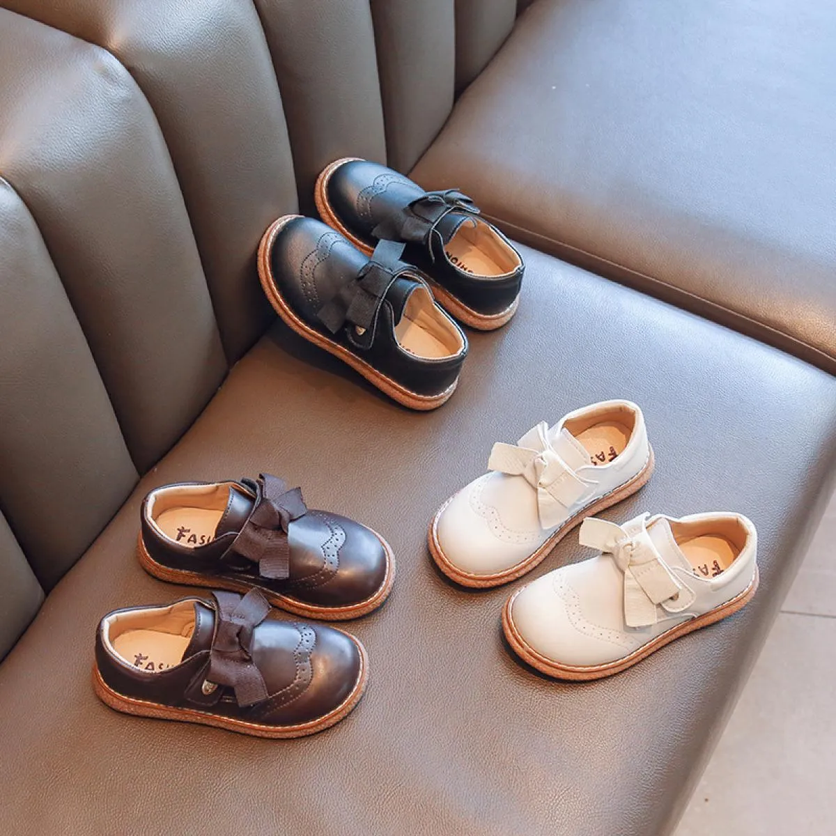 Scarpe in pelle per ragazze Scarpe versatili per bambini 2024 Nuove scarpe morbide e traspiranti antiscivolo per bambini Scarpe