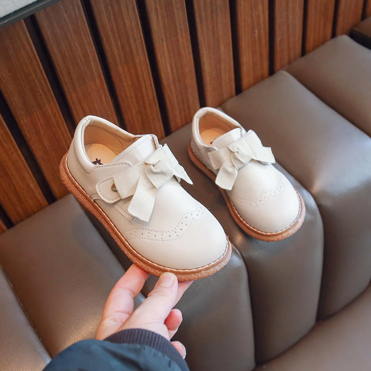 Scarpe in pelle per ragazze Scarpe versatili per bambini 2024 Nuove scarpe morbide e traspiranti antiscivolo per bambini Scarpe