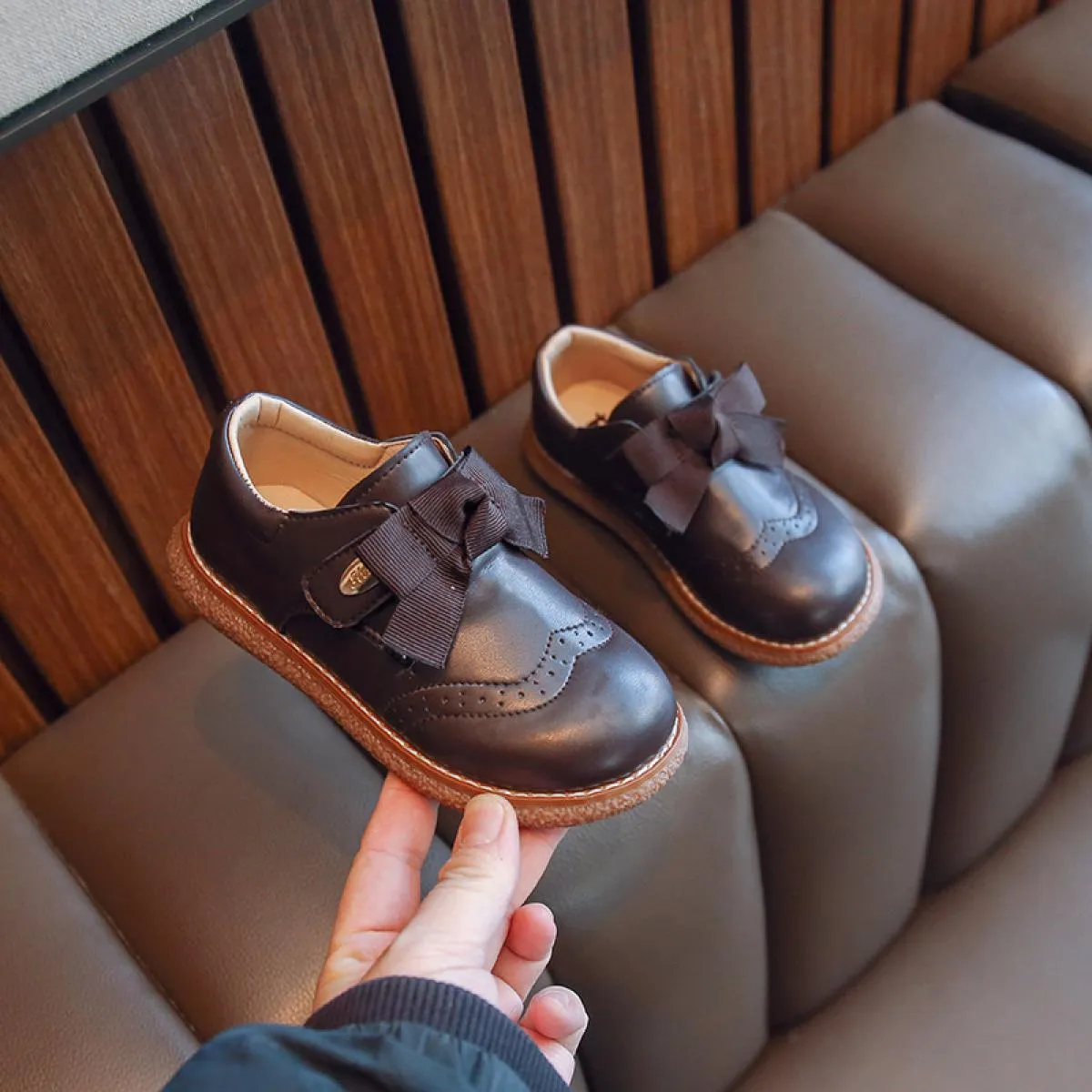 Scarpe in pelle per ragazze Scarpe versatili per bambini 2024 Nuove scarpe morbide e traspiranti antiscivolo per bambini Scarpe