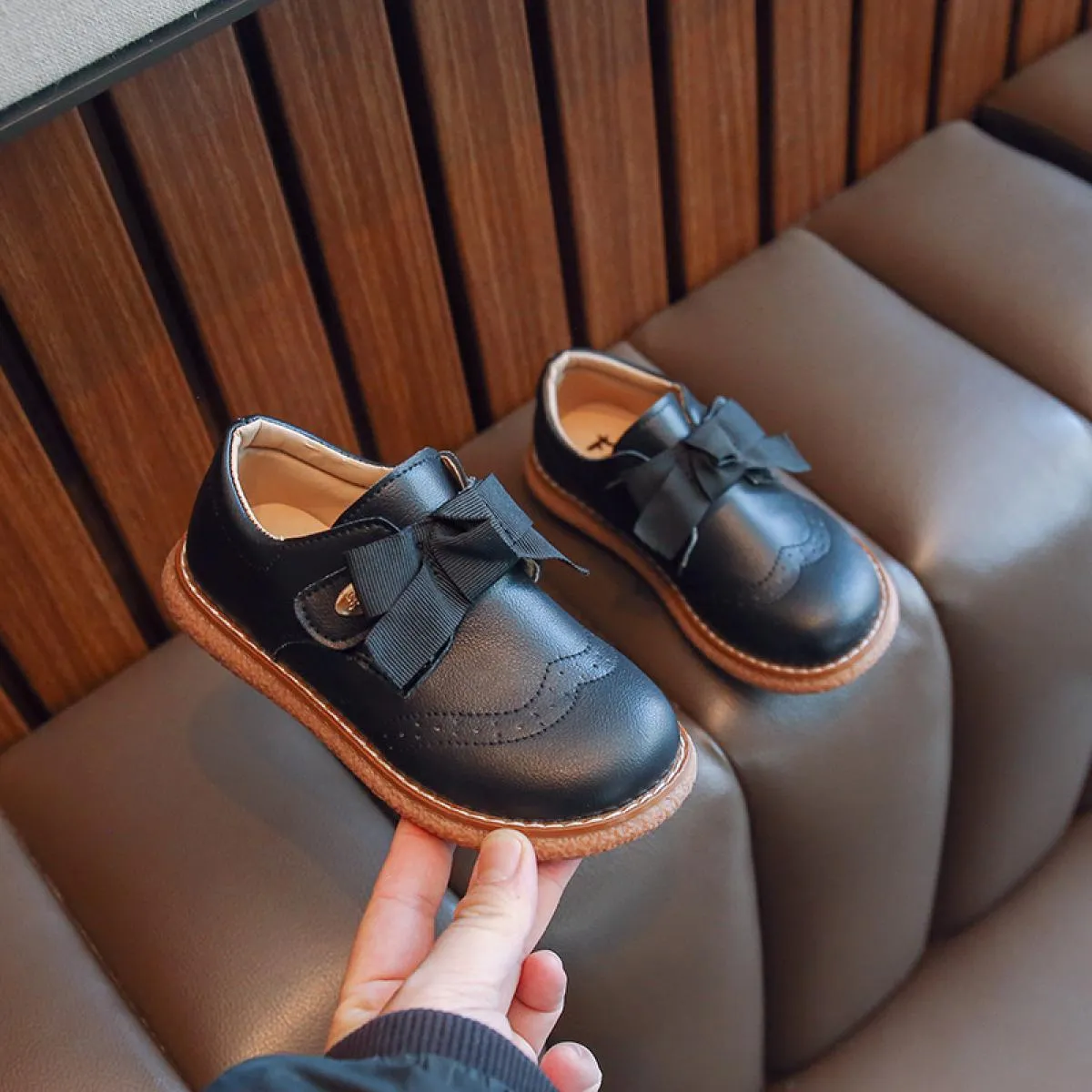 Scarpe in pelle per ragazze Scarpe versatili per bambini 2024 Nuove scarpe morbide e traspiranti antiscivolo per bambini Scarpe
