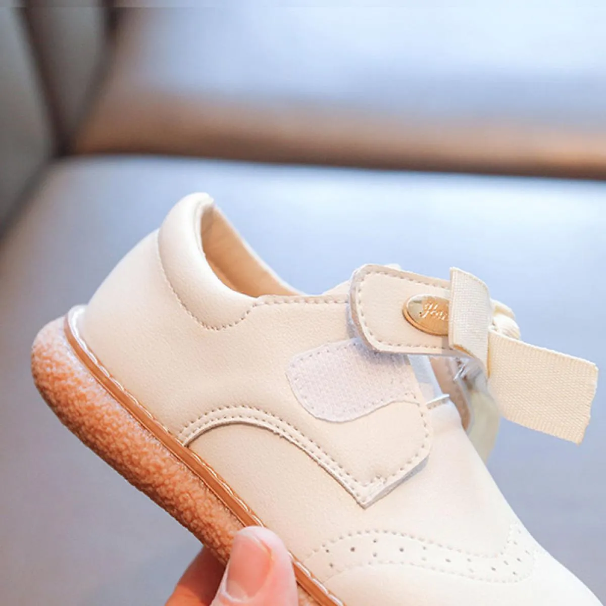 Scarpe in pelle per ragazze Scarpe versatili per bambini 2024 Nuove scarpe morbide e traspiranti antiscivolo per bambini Scarpe
