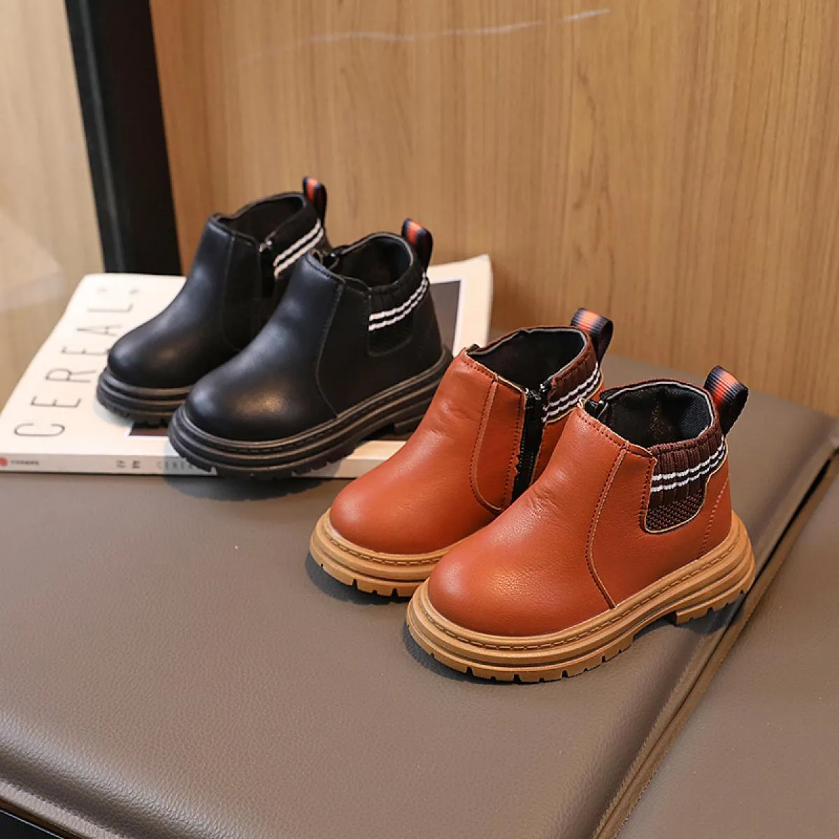Scarpe per bambini stile inglese retrò marrone nero per ragazzi Graziosi stivali Chelsea per bambina Stivali antiscivolo per la