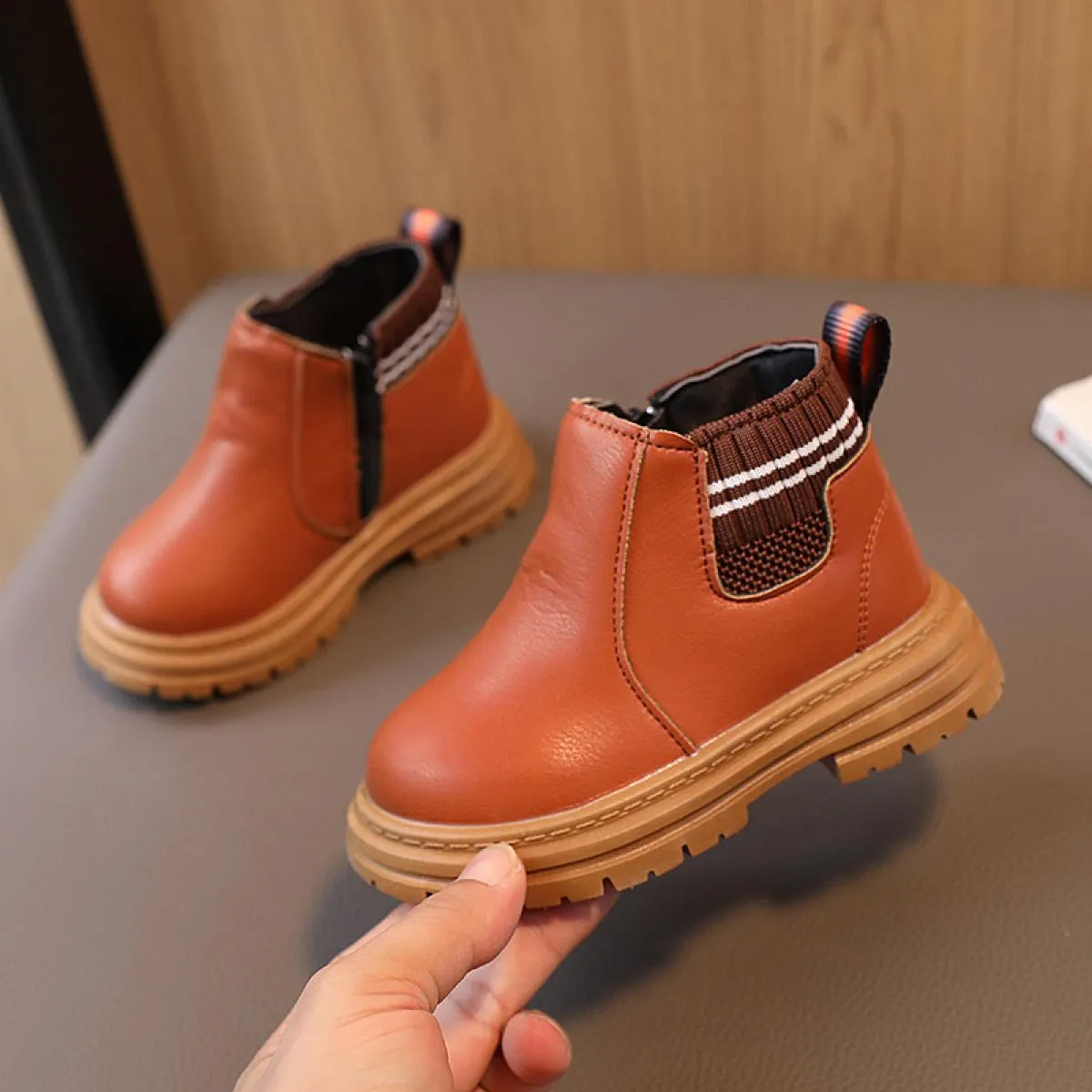 Scarpe per bambini stile inglese retrò marrone nero per ragazzi Graziosi stivali Chelsea per bambina Stivali antiscivolo per la