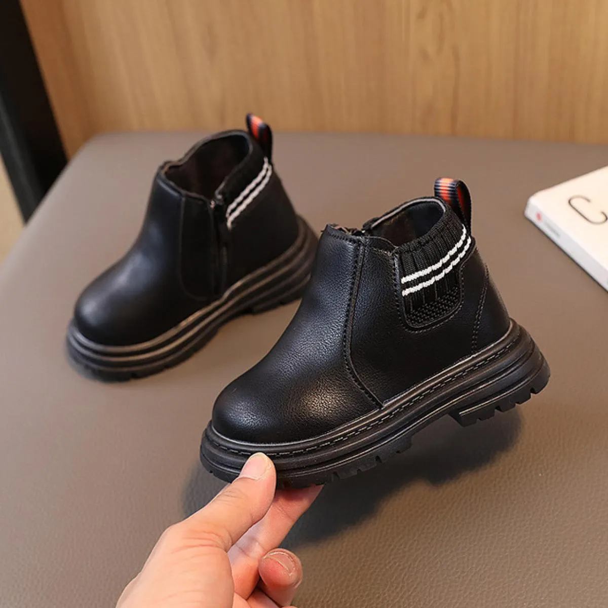 Scarpe per bambini stile inglese retrò marrone nero per ragazzi Graziosi stivali Chelsea per bambina Stivali antiscivolo per la