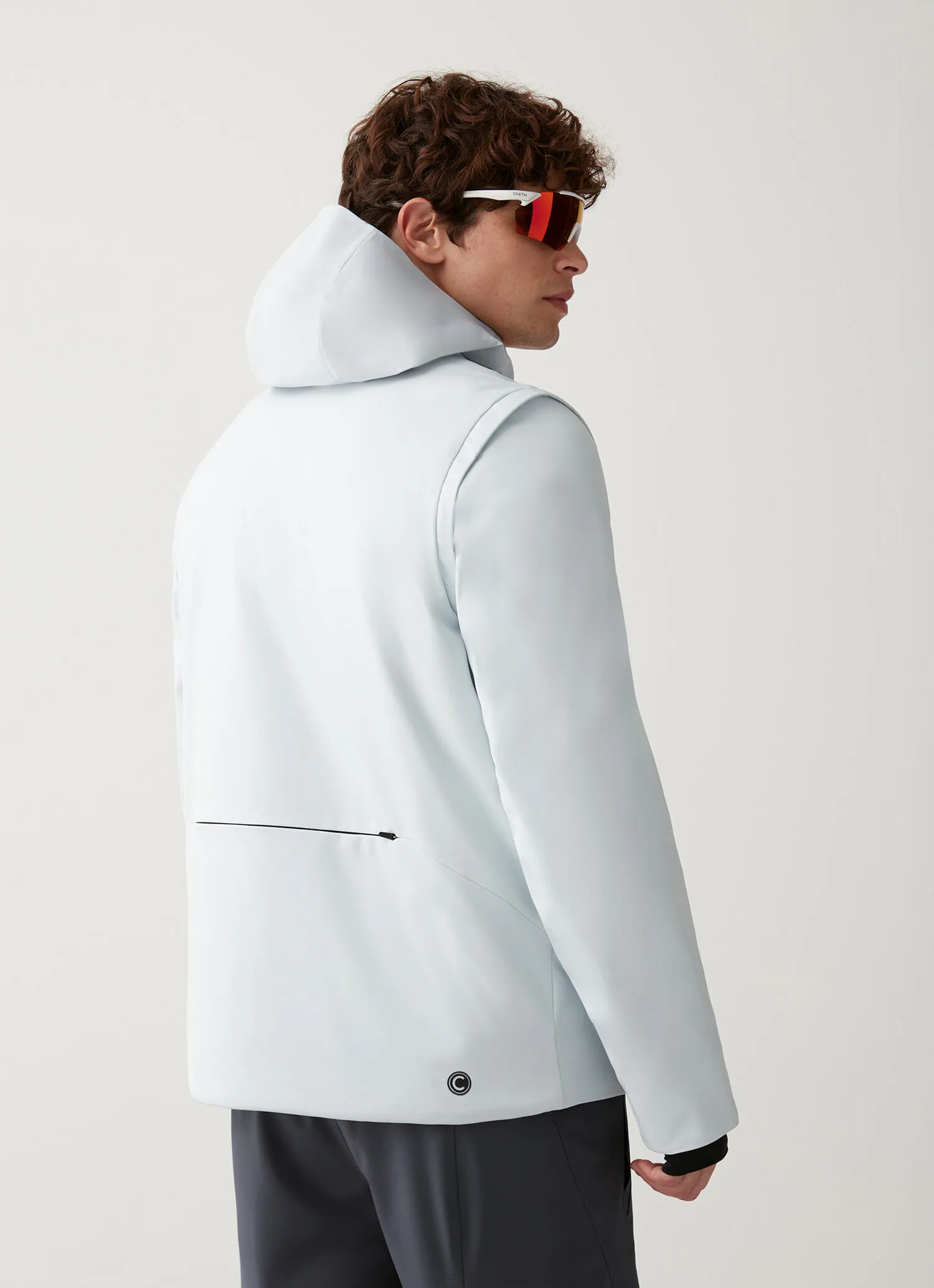 Ski jacket with detachable sleeves