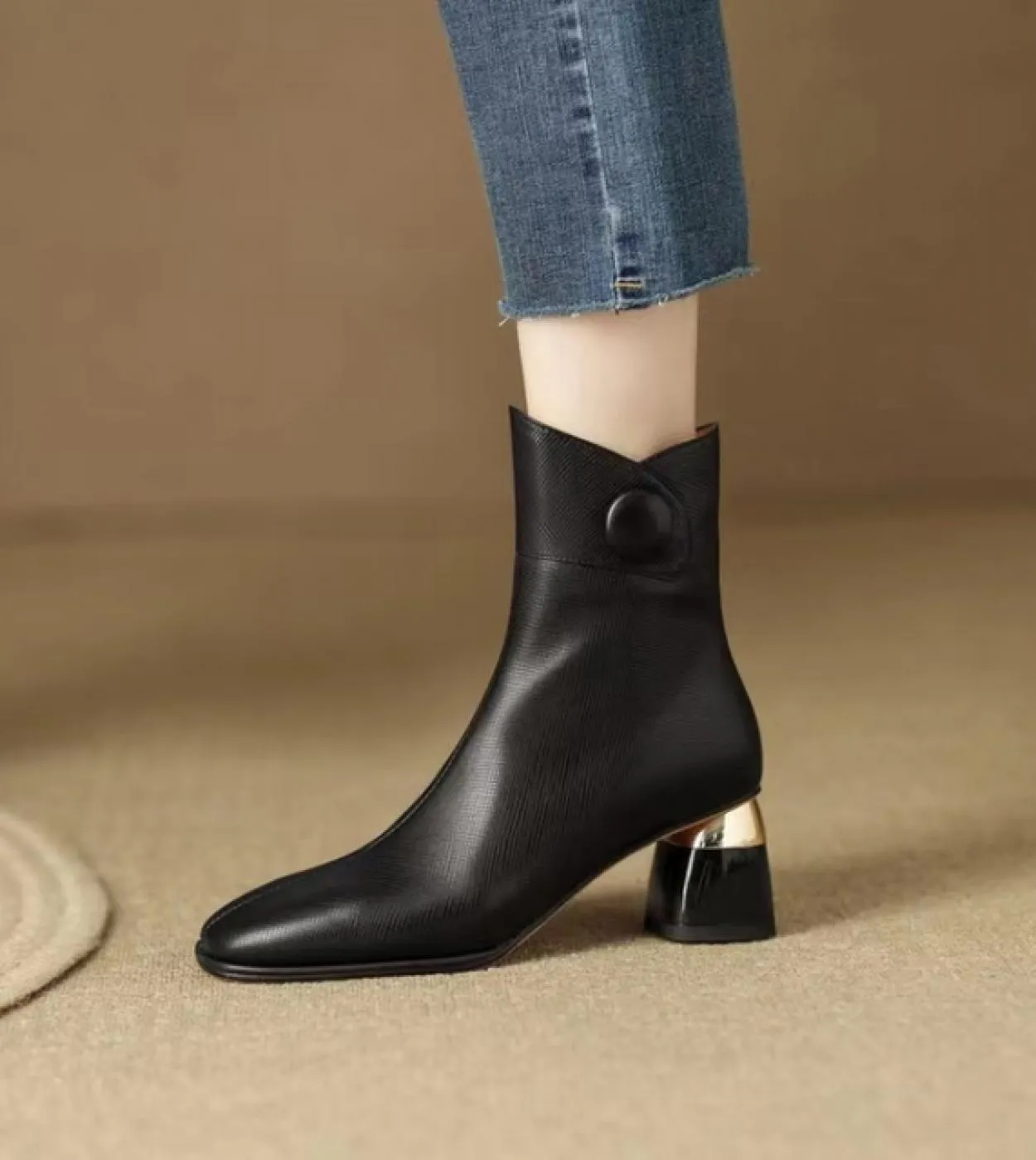 Stivaletti da equitazione da donna Pu Leather Tacco spesso Testa a punta 22 New Autumn Platform Side Zipper Fashtion Womens Cas
