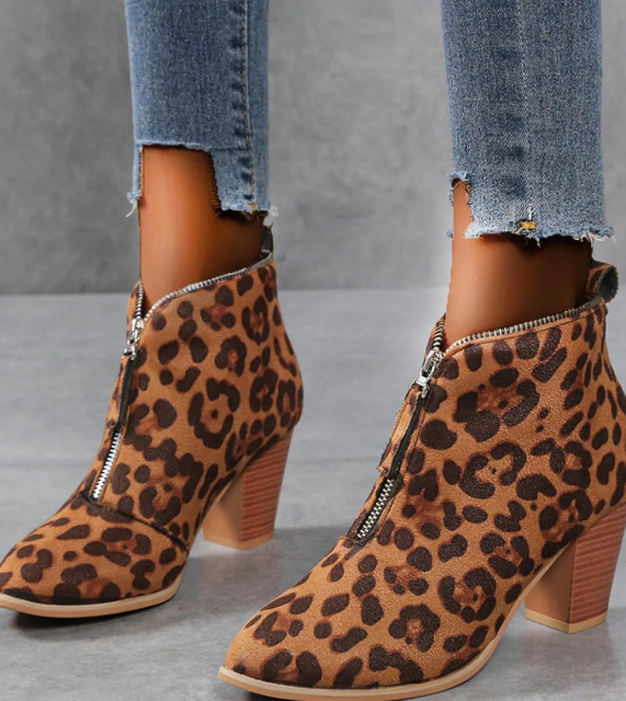 Stivaletti di design di marca Donna Zeppe in pelle Pu Tacchi alti Stivali occidentali Punta a punta Cerniera Moda Autunno Invern