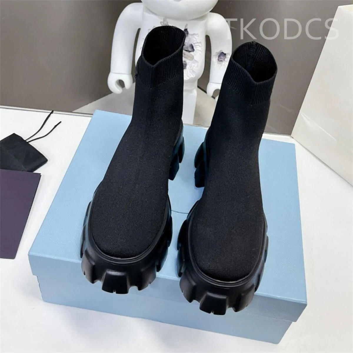 Stivaletti di marca Donna Stivali lunghi con plateau piatto elastico in cotone Punta tonda Slip On Scarpe da donna autunnali Suo