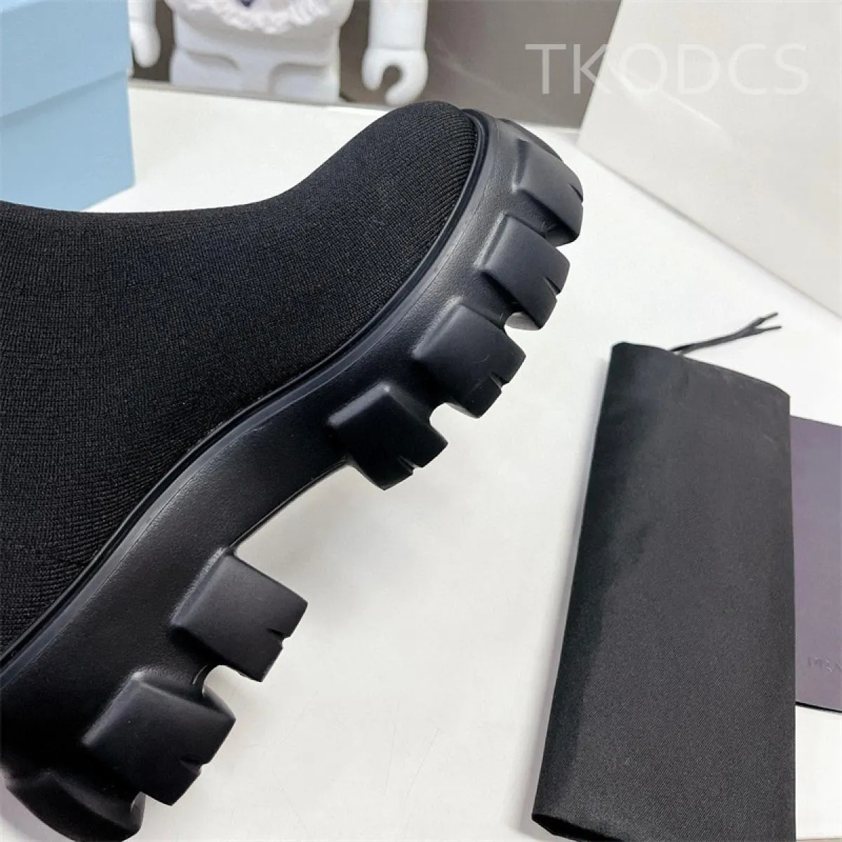 Stivaletti di marca Donna Stivali lunghi con plateau piatto elastico in cotone Punta tonda Slip On Scarpe da donna autunnali Suo