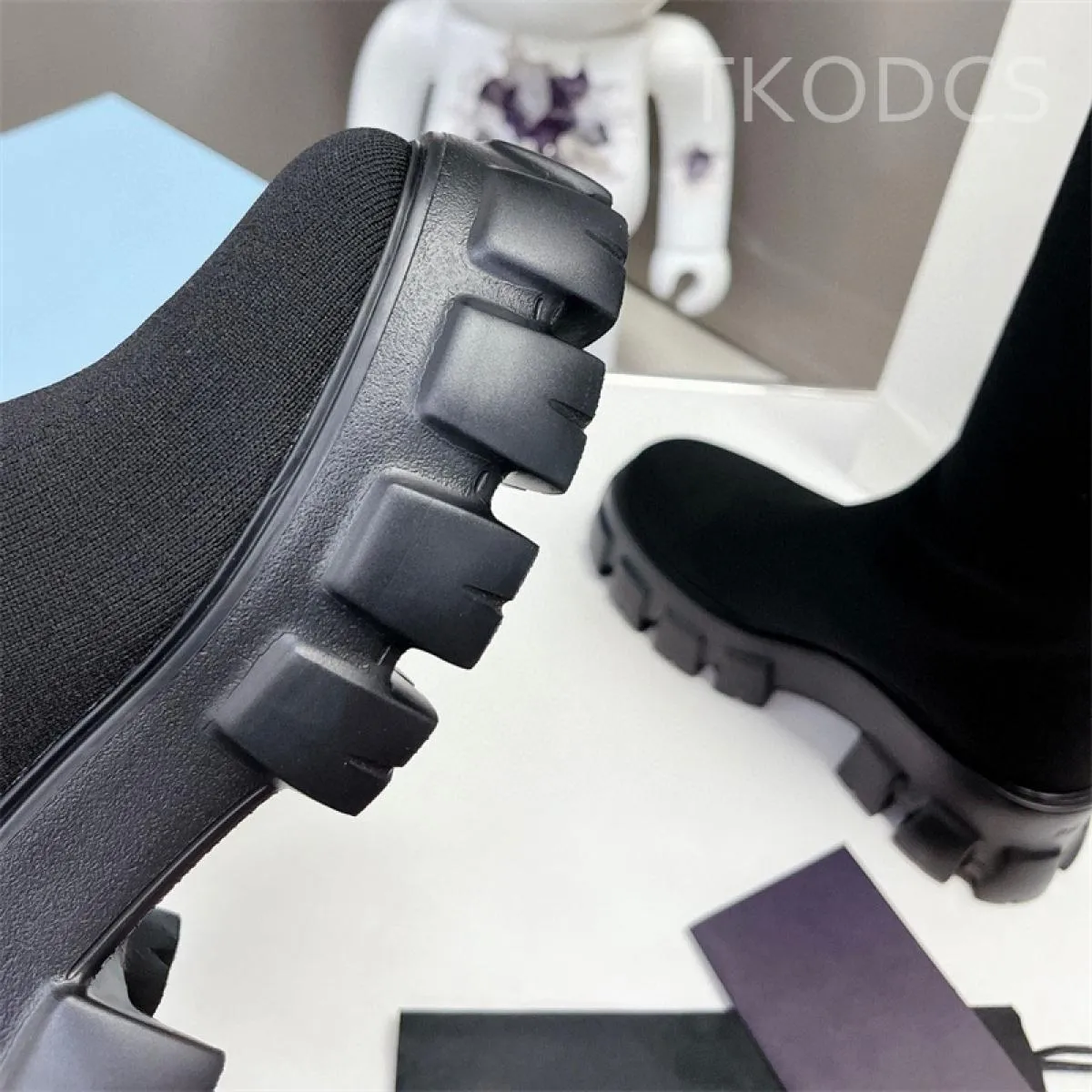 Stivaletti di marca Donna Stivali lunghi con plateau piatto elastico in cotone Punta tonda Slip On Scarpe da donna autunnali Suo