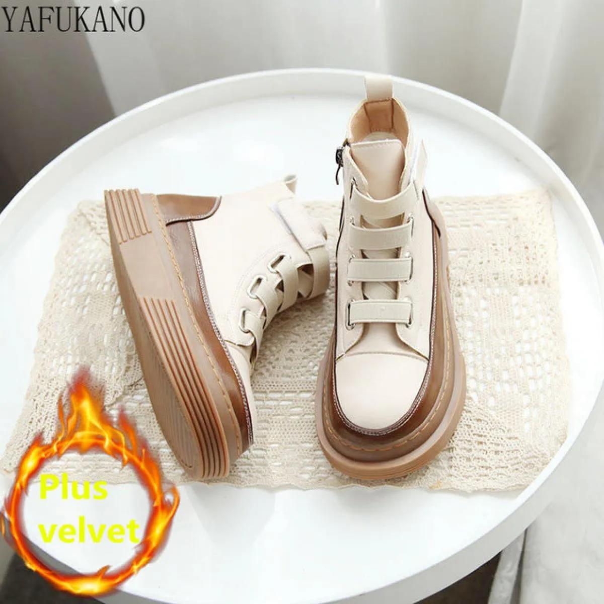 Stivali da donna in stile britannico originali fatti a mano con la suola spessa erano stivaletti sottili invernali corti in pelu