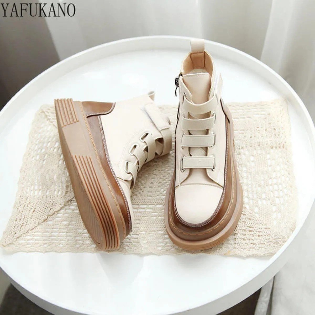 Stivali da donna in stile britannico originali fatti a mano con la suola spessa erano stivaletti sottili invernali corti in pelu