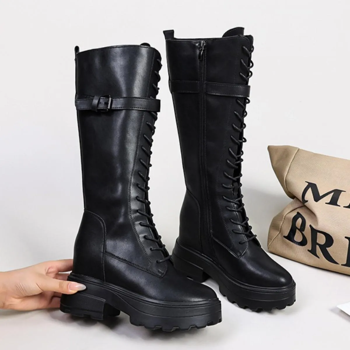 Stivali da moto Scarpe da donna Piattaforma 2023 Nuovo inverno Chunky Ginocchio alto Chelsea Pompe Stivali Designer Gladiatore G