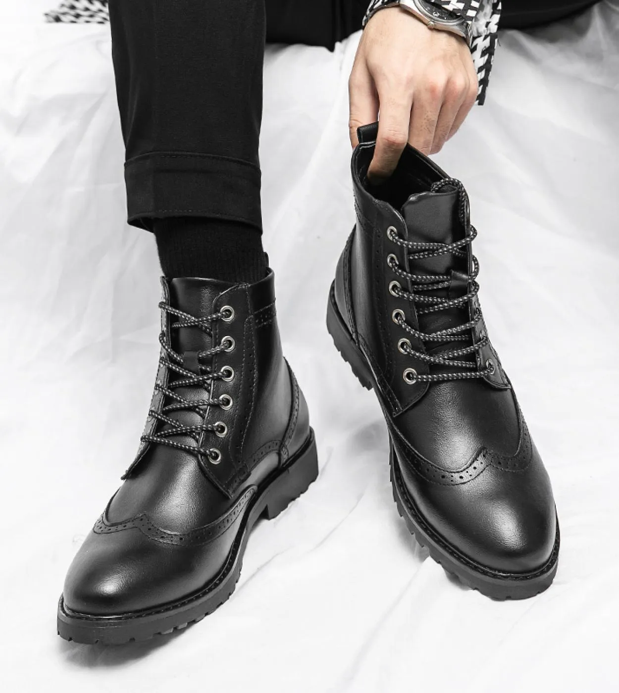 Stivali da uomo di design di lusso Stivali Martin in pelle Piattaforma di moda Stivaletti alla caviglia da esterno Inverno Brock