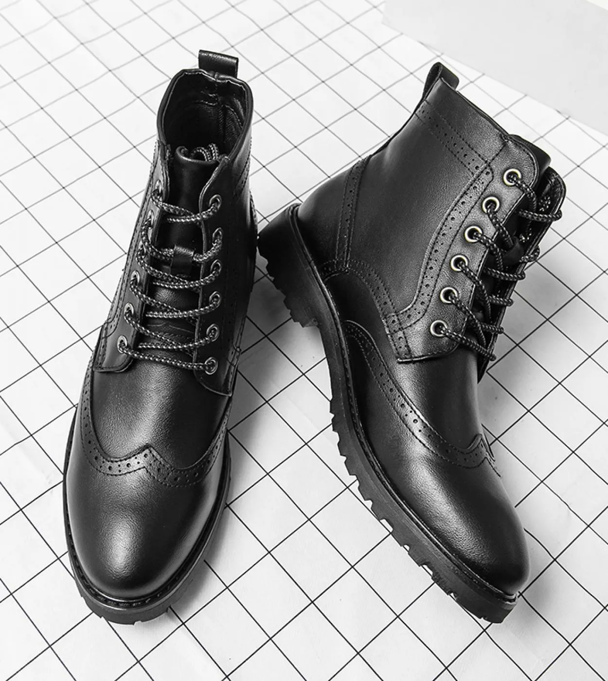 Stivali da uomo di design di lusso Stivali Martin in pelle Piattaforma di moda Stivaletti alla caviglia da esterno Inverno Brock