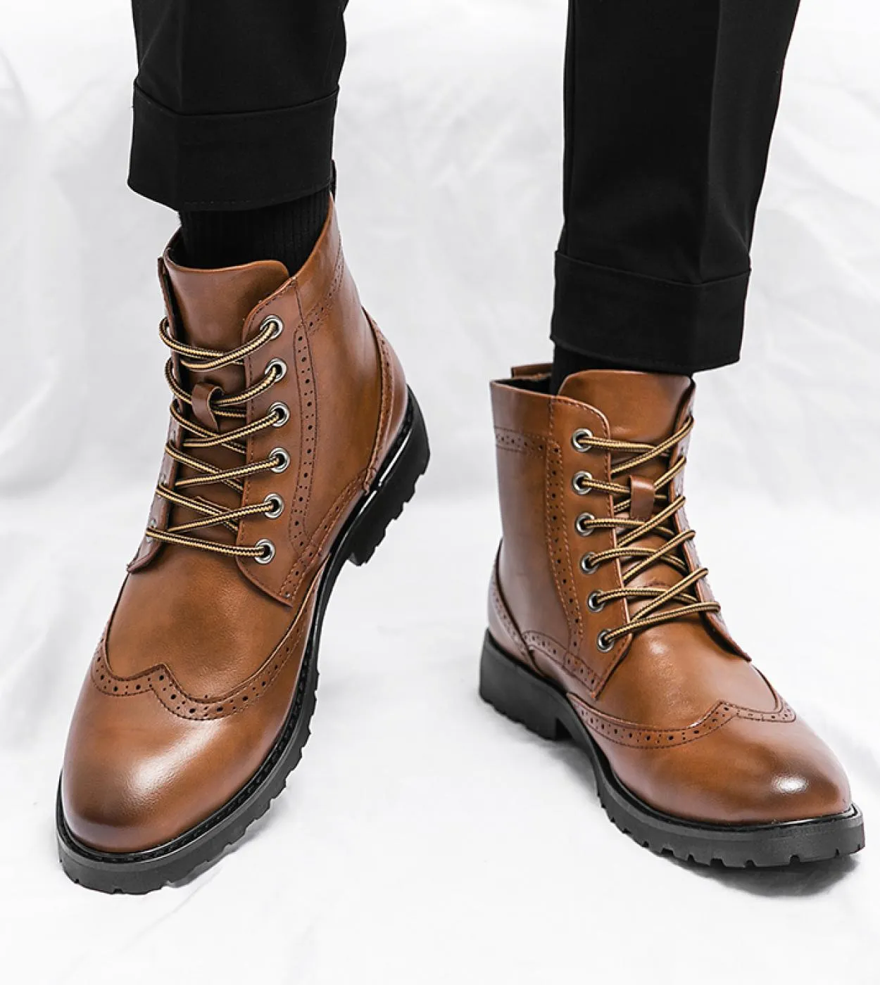 Stivali da uomo di design di lusso Stivali Martin in pelle Piattaforma di moda Stivaletti alla caviglia da esterno Inverno Brock