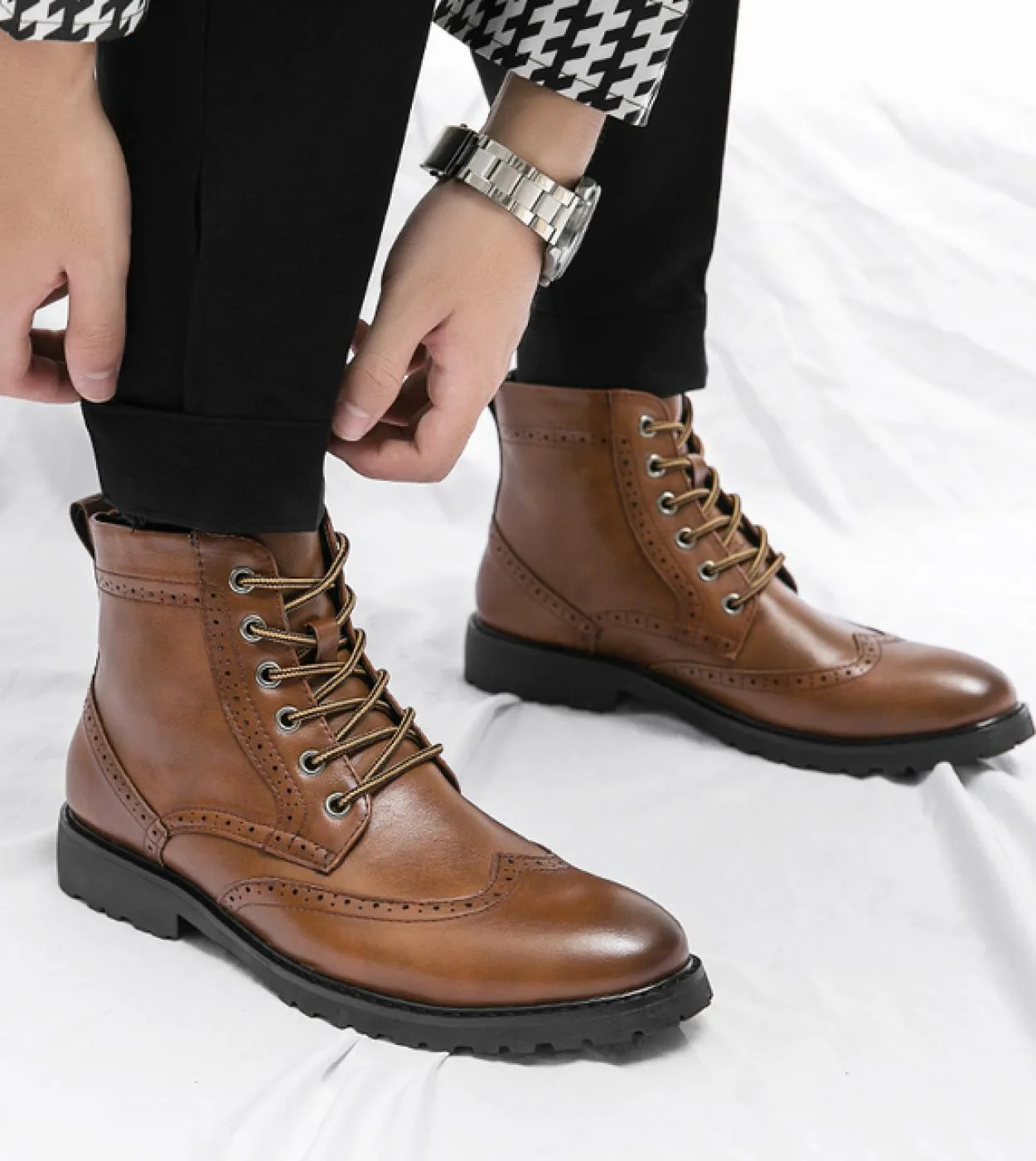 Stivali da uomo di design di lusso Stivali Martin in pelle Piattaforma di moda Stivaletti alla caviglia da esterno Inverno Brock