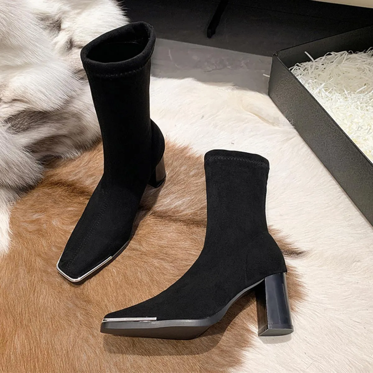 Stivali elasticizzati in pelle scamosciata Chelsea Scarpe da donna Tacco medio Casual Goth 2023 Nuova tendenza invernale Moda gr
